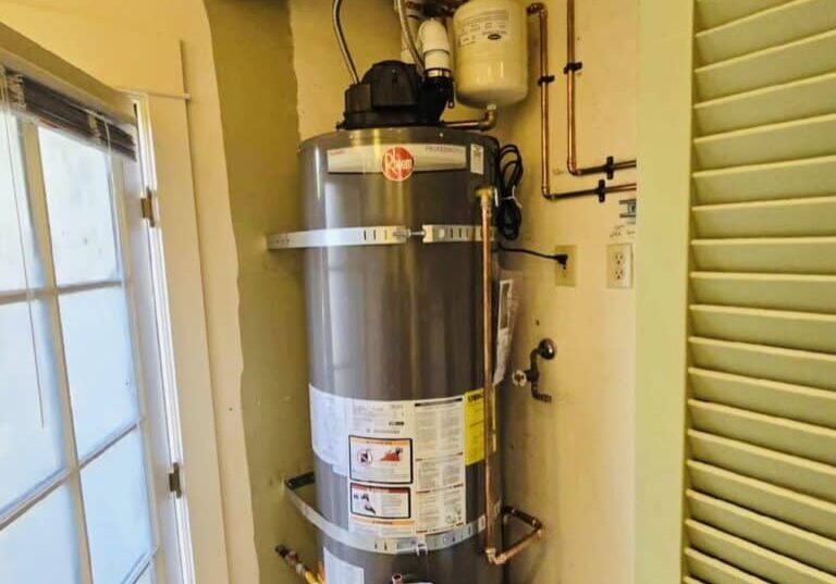 Newly installed Rheem gas water heater by Bob Oates Plumbing inside a Seattle home closet.